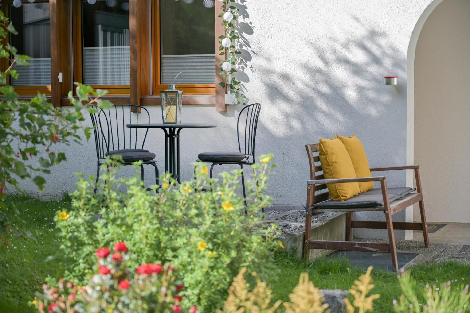 Ambassador Yellow Home Grächen Dış mekan fotoğraf